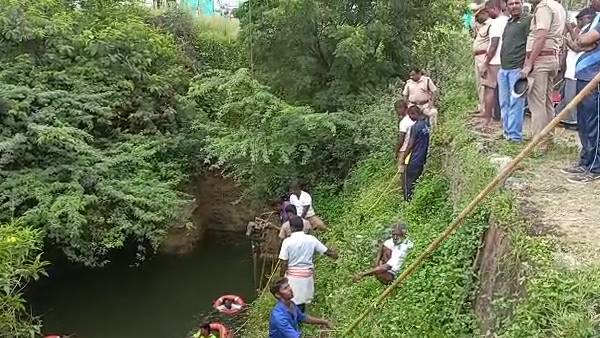 கிணற்றில் பாய்ந்தது கிணற்றில் பாய்ந்தது