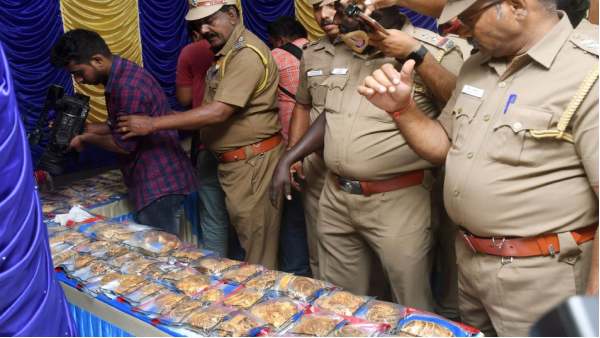 6 பேர் மீது குண்டர் சட்டம் 6 பேர் மீது குண்டர் சட்டம்