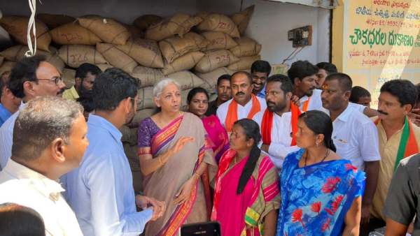 பிரதமர் மோடி படம் எங்கே? பிரதமர் மோடி படம் எங்கே?