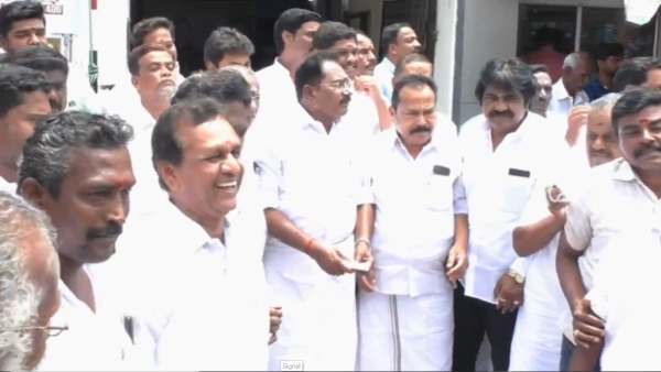  ஜெயலலிதாவிடம்