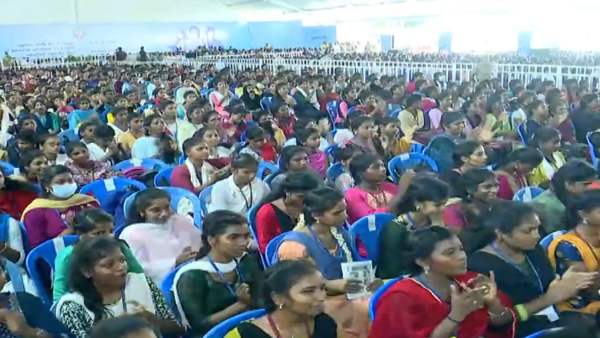 மாணவிகளுக்கு அவகாசம் 