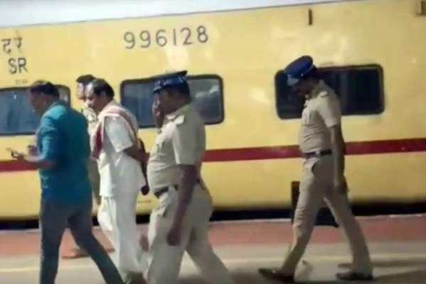 அர்ஜூன் சம்பத்- #GoBackRahul அர்ஜூன் சம்பத்- #GoBackRahul