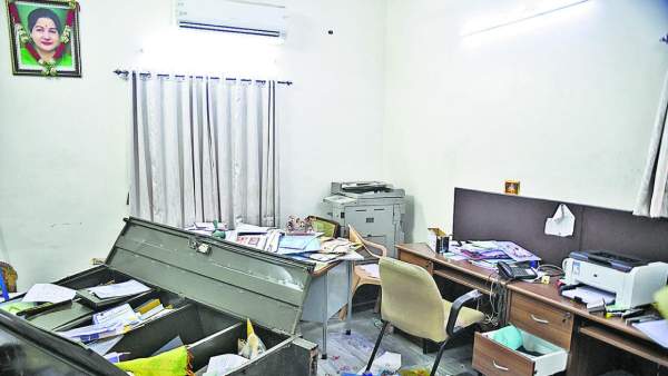 அலுவலக சாவி 