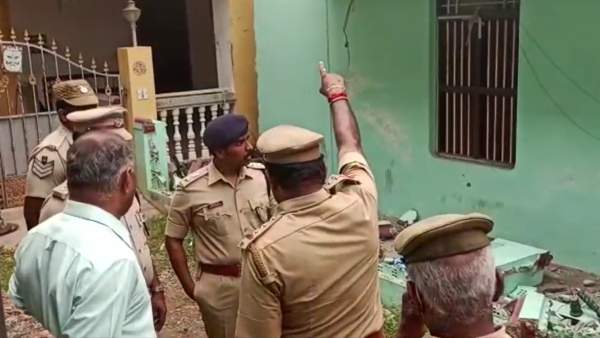 வீடு சூறை 