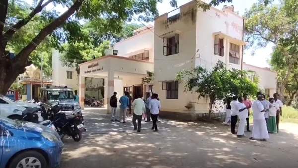 காவல்நிலையத்தில் புகார் 