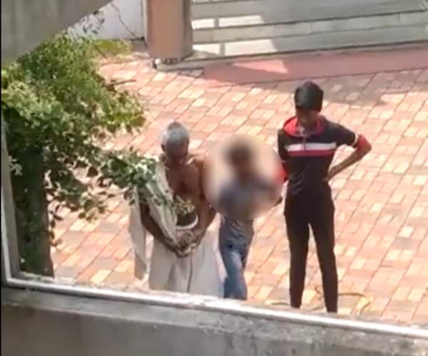 சிறுவனை அடித்த அர்ச்சகர் சிறுவனை அடித்த அர்ச்சகர்