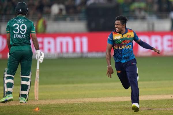 அதிரடி ஆட்டம் அதிரடி ஆட்டம்