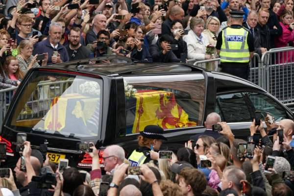 பொதுமக்கள் கண்ணீர் பொதுமக்கள் கண்ணீர்