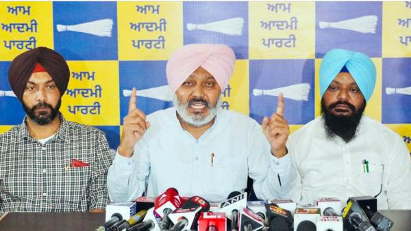  10 எம்எல்ஏக்கள்