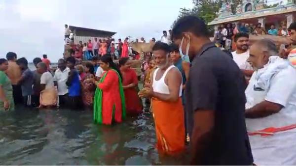 அதிமுகவில் கோஷ்டி மோதல் 