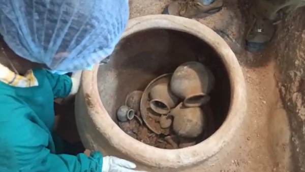 123-வது தாழி திறப்பு 123-வது தாழி திறப்பு