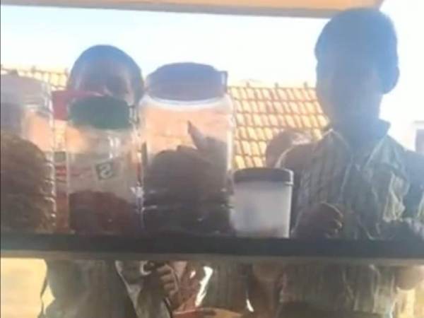 விரட்டிய பெட்டிக் கடைக்காரர் விரட்டிய பெட்டிக் கடைக்காரர்