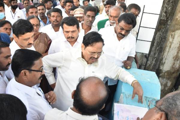 நீர் வளத் துறை அமைச்சர் 