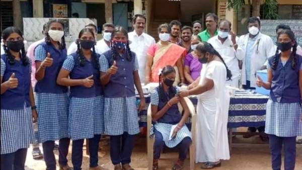 பள்ளிகளில் தடுப்பூசி 