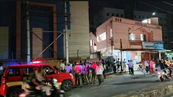 பெட்ரோல் குண்டு வீச்சு பெட்ரோல் குண்டு வீச்சு