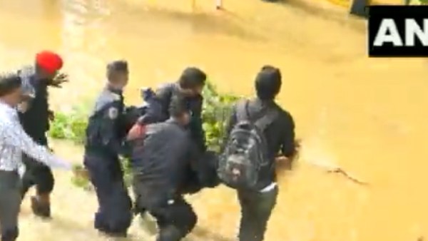  பெங்களூர் சாலைகளில் தண்ணீர் 