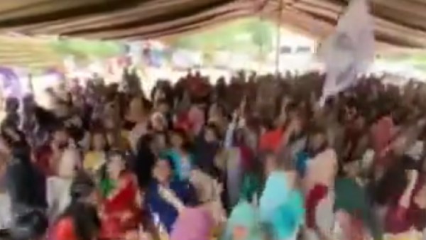  ஹிஜாப் அணிந்த மாணவிகளுக்கு..