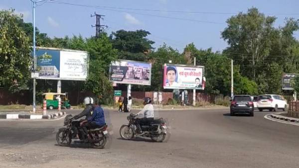அசோக் கெலாட்- பைலட்டுக்கு எதிர்ப்பு 