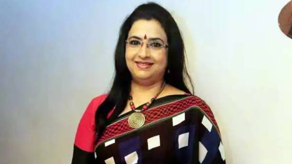  மார்பில் கை