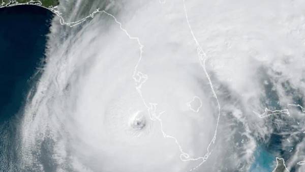 கரையை கடக்கும் பயங்கர புயல் 