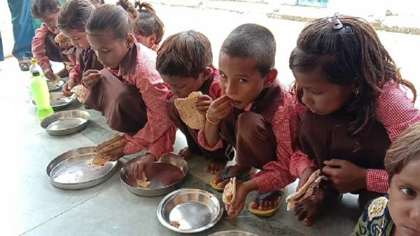  பரிதாபமாக சாப்பிடும் குழந்தைகள் 