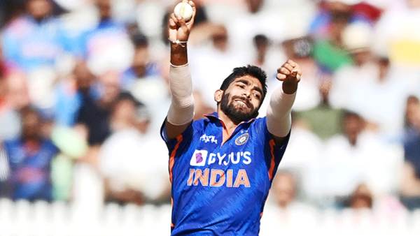 பவுலிங் - பும்ரா 