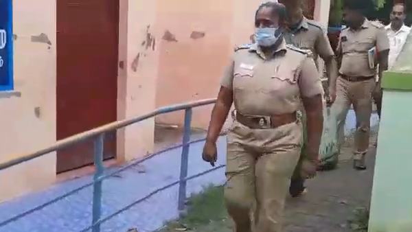 போலீசில் புகார் 