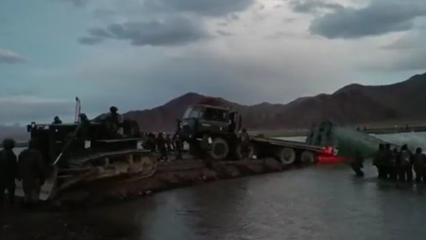 நவீன இரும்புப் பாலம் நவீன இரும்புப் பாலம்