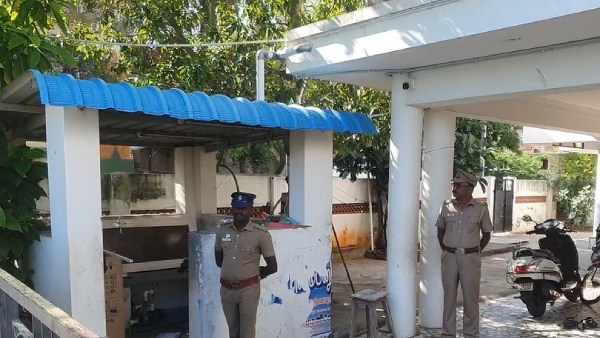  ஸ்டாலின், மோடி மீதும் புகார்