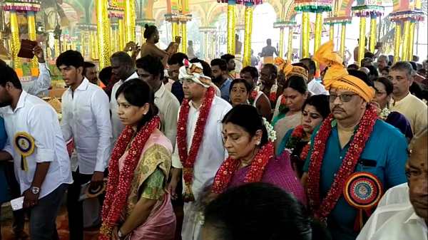 முதல்வர் குடும்பத்தினர் 