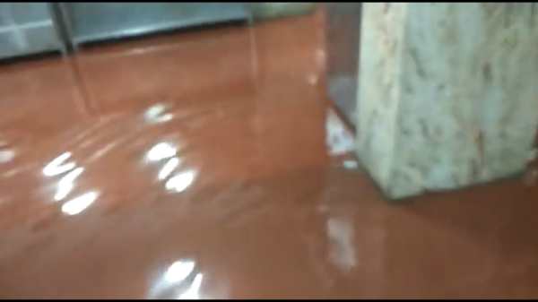 சாலைகளில் வெள்ள நீர் 