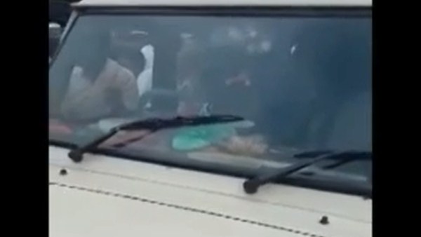 சிறுவனிடம் வழிகேட்ட சாதுக்கள் 