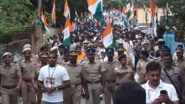 மக்களை சந்திக்கும் ராகுல் 