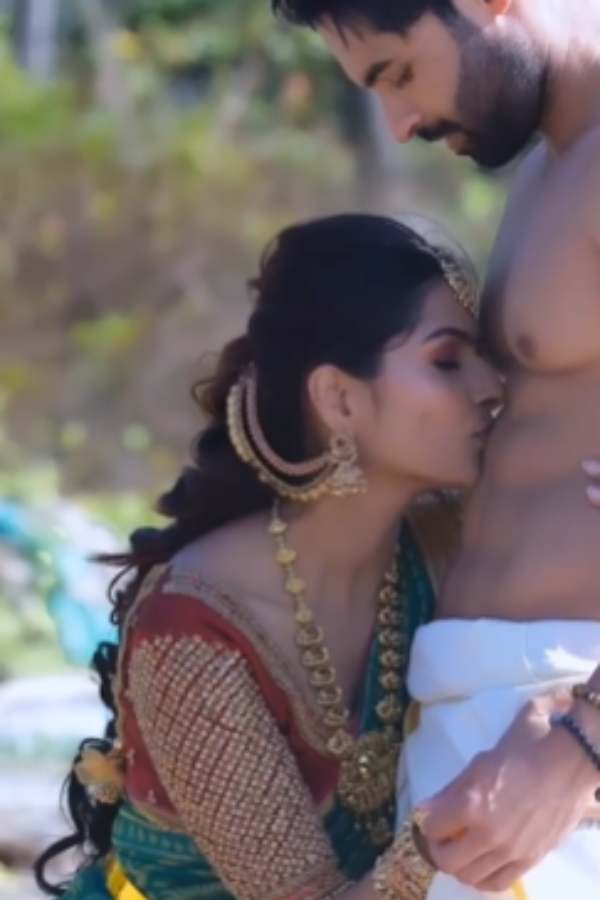 சமூக வலைத்தளத்தில் ஆக்டிவ்