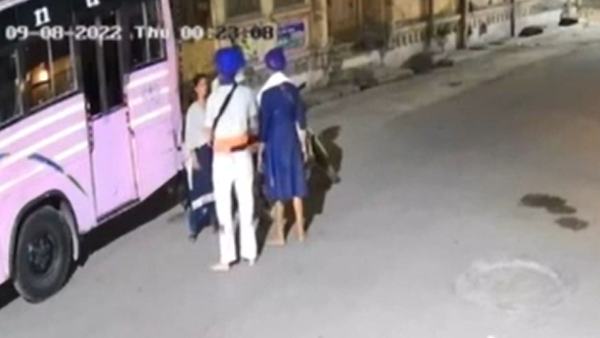  பெண்ணுடன் பேசிய இளைஞர் 