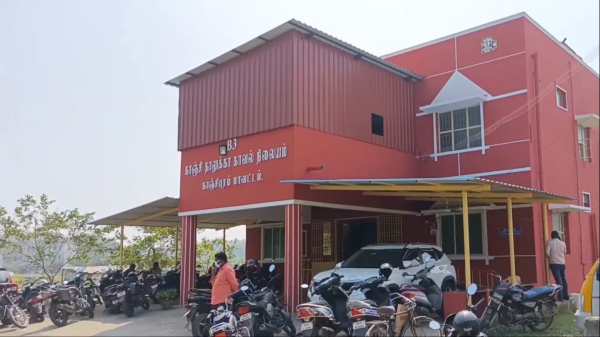 தாயுடன் சண்டையிட்ட மகன் தாயுடன் சண்டையிட்ட மகன்