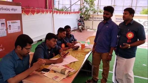 மணமகளின் தந்தை மகிழ்ச்சி மணமகளின் தந்தை மகிழ்ச்சி