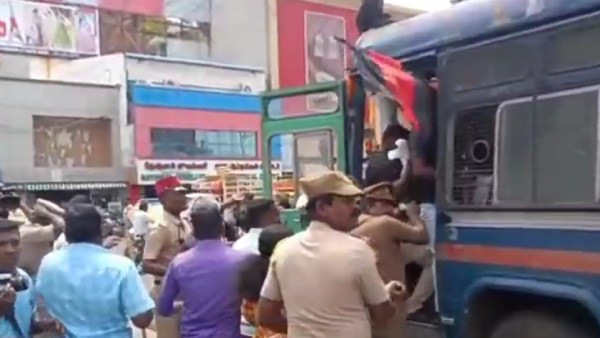 சரமாரி தாக்குதல் சரமாரி தாக்குதல்