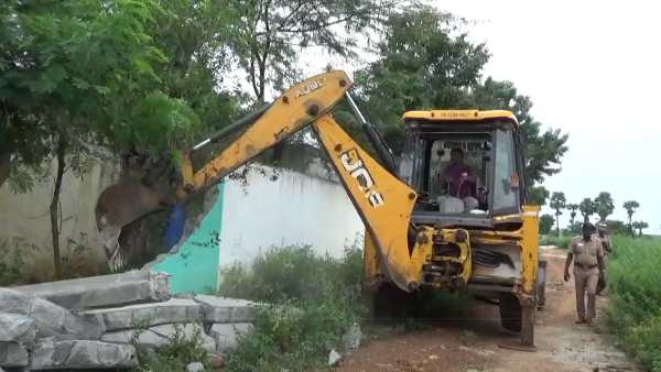 தீண்டாமை சுவர் 