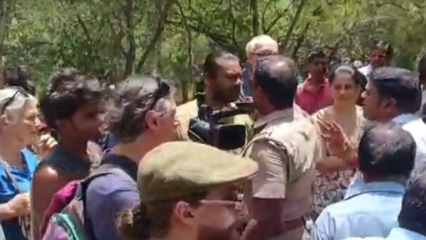 கைக்கலப்பு-போலீஸ் குவிப்பு கைக்கலப்பு-போலீஸ் குவிப்பு