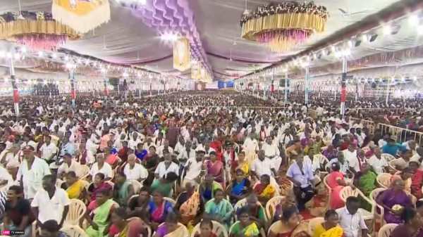 மேடையிலேயே பாராட்டிய ஸ்டாலின் மேடையிலேயே பாராட்டிய ஸ்டாலின்