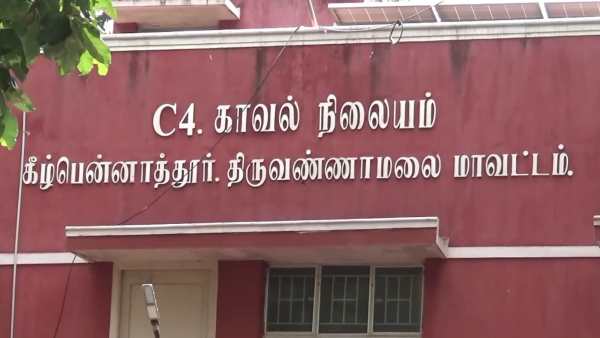 காவல் நிலையத்தில் புகார் காவல் நிலையத்தில் புகார்