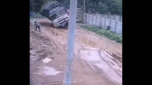 காயமின்றி தப்பிய டிரைவர் 