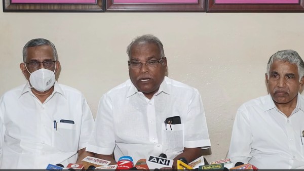 கண்களை உறுத்துகிறது கண்களை உறுத்துகிறது