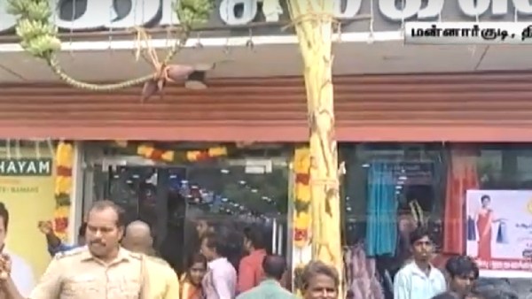 4 ரூபாய்க்கு டிரஸ் 4 ரூபாய்க்கு டிரஸ்