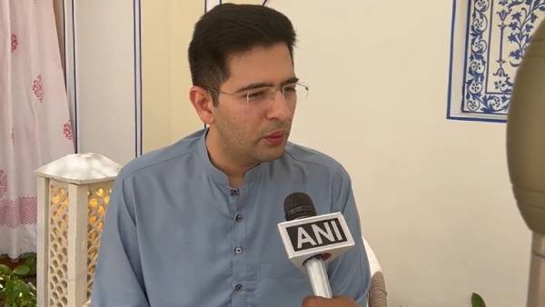 இளம் வாக்காளர்களுக்கு குறி