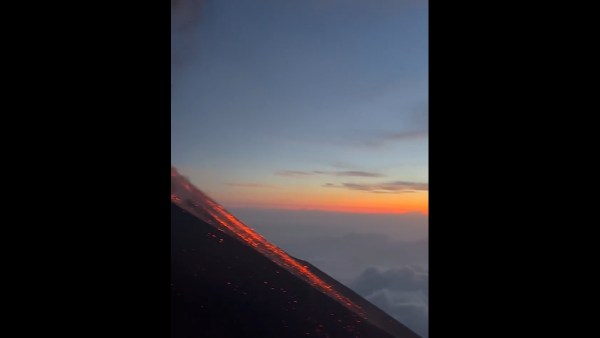  கழுவி ஊற்றும் நெட்டிசன்கள் 