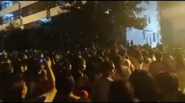 ஏன் இப்படி 