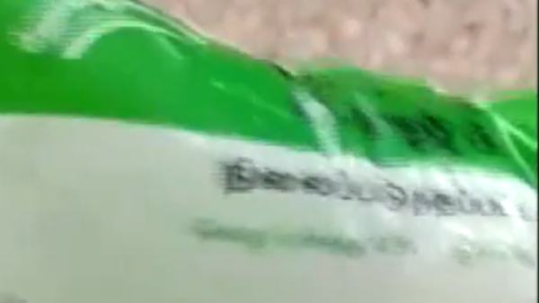 பால் பாக்கெட்டில் 'ஈ' பால் பாக்கெட்டில் 'ஈ'