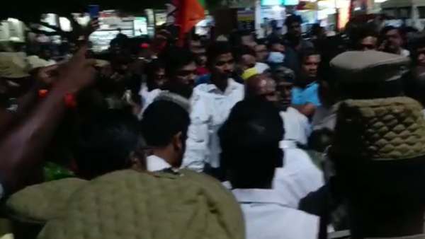 பெட்ரோல் குண்டுவீச்சு 